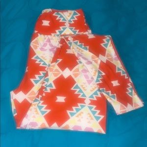 LuLaRoe coral Aztec leggings OS